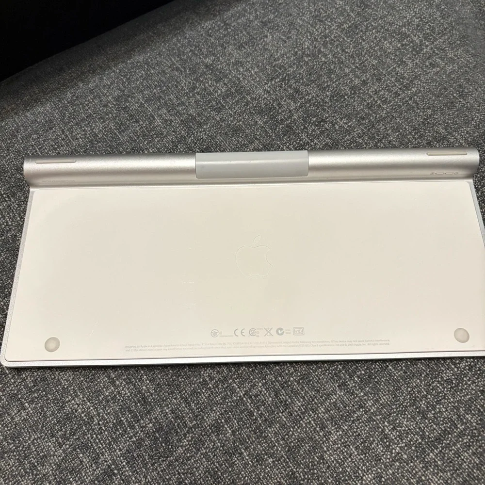 Apple Wireless Bluetooth Magic Keyboard A1314 for Mac Silver/White WORKS!